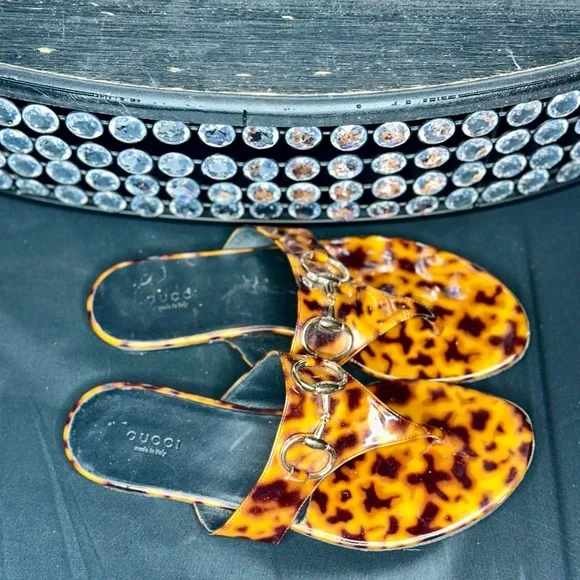 Gucci Tortoise Shell Patent Leather Horsebit Thong Sandals, Size 9 - Picture 9 of 11